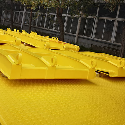 CIMC HUAJUN 3 Axle Low Bed Semi Trailer Truck Trailer Equipment Transport Hydraulic Lifting Low Boy Trailer Fuwa Axle Heavy Duty