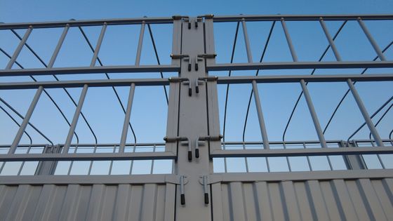 CIMC HUAJUN 11.00R20 Straight Beam Cargo Stake Fence Semi-Trailer for Cargo Transport